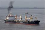 Die 2008 gebaute PODLASIE (IMO 9346811) kommt mit einem kräftigen Gruß aus der Maschine Höhe Bremerhaven die Weser herunter. Dieser Bulker ist 189,98 m lang und 28,57 m breit, hat eine GT/BRZ von 24.109 und eine DWT von 38.981 t. Heimathafen ist Nassau (Bahamas). 25.08.2020
