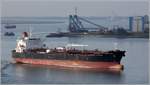 Die 2016 gebaute SADAH SILVER (IMO 9718820) fährt Höhe Bremerhaven weserabwärts. Dieser Tanker ist 183,06 m lang und 32,2 m breit, hat eine GT/BRZ von 29.354 und eine DWT von 49.734 t. Heimathafen ist Majuro (Marshall Islands). 26.09.2020