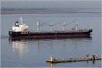 Die 2014 gebaute ES DIGNITY (IMO 9606039) fährt Höhe Bremerhaven weserabwärts. Dieser Bulker ist 177,85 m lang und 28,6 m breit, hat eine GT/BRZ von 22.871 und eine DWT von 37.984 t. Heimathafen ist Majuro (Marshall Islands). Früherer Name: WESTERN CORONEL. 26.09.2020