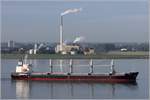 Die 2014 gebaute ES DIGNITY (IMO 9606039) fährt Höhe Bremerhaven weserabwärts. Dieser Bulker ist 177,85 m lang und 28,6 m breit, hat eine GT/BRZ von 22.871 und eine DWT von 37.984 t. Heimathafen ist Majuro (Marshall Islands). Früherer Name: WESTERN CORONEL. 26.09.2020