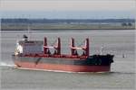 Die 2012 gebaute ARKADIA (IMO 9590797) kommt von Bremen durch den Blexer Bogen die Weser herunter. Sie ist 197 m lang und 32,60 m breit, hat eine GT/BRZ von 33.958 und eine DWT von 56.348 t. Heimathafen ist Helsinki (Finnland). Bremerhaven, 05.10.2020