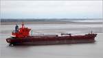 Die 1991 gebaute YEOMAN BRIDGE (IMO 8912302) passiert Bremerhaven weserabwärts fahrend auf ihrem Rückweg zum Glensanda Steinbruch in Schottland. Dieser selbstentladende Bulker ist 249,90 m lang und 38,07 m breit, hat eine GT/BRZ von 55.695 und eine DWT von 96.772 t. Heimathafen ist Naussau (Bahamas). Früherer Name: EASTERN BRIDGE. 04.01.2021