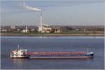 Die 2020 gebaut ASTROL-1 (IMO 9906544) fährt Höhe Bremerhaven weserabwärts. Sie ist 141 m lang und 16,90 m breit, hat eine GT/BRZ von 6.305 und eine DWT von 8.126 t. Heimathafen ist Taganrog (Russland). Die WESERLOTSE ist zum Lotsenwechsel längsseits gegangen. 16.04.2021