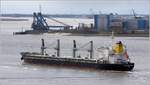 Die 2011 gebaute CIELO DI SAN FRANCISCO (IMO 9585663) fährt Höhe Bremerhaven weseraufwärts. Dieser Bulker ist 182,3 m lang und 27,8 m breit, hat eine GT/BRZ von 23.758 und eine DWT von 37.056 t. Heimathafen ist Cagliari (Italien). 14.04.2021