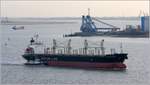 Die 2010 gebaute DAIWAN WISDOM (IMO 9427134) fährt Höhe Bremerhaven weserabwärts. Dieser Bulker ist 175,5 m lang und 29,4 m breit, hat eine GT/BRZ von 19.825 und eine DWT von 31.833 t. Heimathafen ist Panama (Panama). 18.04.2021