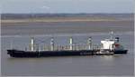 Die 2010 gebaute DAIWAN WISDOM (IMO 9427134) fährt Höhe Bremerhaven weseraufwärts. Dieser Bulker ist 175,5 m lang und 29,4 m breit, hat eine GT/BRZ von 19.825 und eine DWT von 31.833 t. Heimathafen ist Panama (Panama). 16.04.2021
