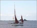 Am 14.09.2008 steuert die Ketsch RAKEL ihren Heimathafen Bremerhaven an. Sie wurde 1896 gebaut, ist 28 m lang, 5,50 m breit, hat einen Tiefgang von 2,60 m und eine Segelflche von 238 m.