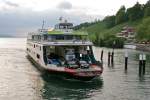 Das Fhrschiff  Konstanz  der Fhrlinie Konstanz - Meersburg luft den Fhranleger Meersburg an (15.06.2010)