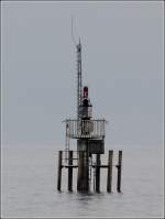 Das Seefeuer Friedrichshafen steht etwa 450 Meter von Ufer und Hafeneinfahrt entfernt im Bodensee. 02.06.2013