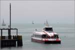 Der Bodensee-Katamaran CONSTANZE läuft am 06.07.2015 Friedrichshafen an. Die CONSTANZE ist 33,64 m lang, 7,60 m breit und bietet bis zu 182 Passagieren Platz. Ihre beiden Maschinen mit einer Leistung von je 552 kw ermöglichen eine Geschwindigkeit von 22 kn. Heimathafen ist Konstanz.