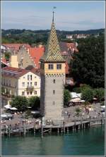 Der 1230 errichtete, 37 m hohe Mangturm in Lindau war bis 1856 als Leuchtturm in Betrieb. Am 10.08.2008 vom  neuen  Lindauer Leuchtturm aus fotografiert.