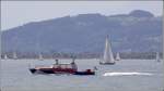 Die 1999 in Bremerhaven gebaute SEEWOLF der Wasserwacht Lindau patroulliert am 10.08.2008 auf dem Bodensee. Sie ist 14,0 m lang, 3,6 m breit, hat einen Tiefgang von 0,85 m und kann im Notfall max. 50 Personen aufnehmen. Die beiden Maschinen leisten je 194 PS und ermglichen eine Hchstgeschwindigkeit von 40 km/h.
