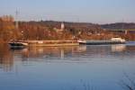 Schubgütermotorschiff  LU-MA  (04801930) aus Falkensee mit GSL  EB 1511  auf Bergfahrt bei Schalding/Donau. 20.02.2014