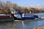 Schubschiff  Wodan  (02322749) mit Güterschubleichter  Casandra  (08601770) auf Bergfahrt bei Winzer/Donau. 28.02.2014