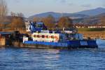 Schubschiff  Wodan  (02322749) mit Güterschubleichter  Casandra  (08601770) auf Bergfahrt bei Niederalteich/Donau. 28.02.2014