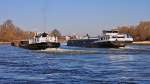 GMS  Itasca  (06004193) aus Zaandam/NL überholt auf Bergfahrt bei Osterhofen/Donau den Schubverband mit GMS  Albatros  (02307415) aus Amsterdam/NL. 11.03.2014