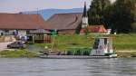 Personen-und Fahrradfähre  Altaha  (04807700) nach dem Ablegen in Niederalteich/Donau zur Überfahrt nach Thundorf. 29.08.2014