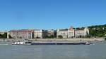 Frachtschiff auf der Donau in Budapest, 18.6.2016