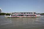 DDSG  Vindobona  (Baujahr 1979 - ÖSWAG / Linz - Fabriknummer 1268 - Heimathafen Wien) ENI 30000106 am 06.August 2025 in Wien auf der Donau bei der Reichsbrücke.