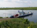 Elbefhre Pretsch - Anlandung in Pretsch! Im steten Pendelverkehr je nach Andrang zwischen zwei sachsen-anhaltinischen Landesteilen.  Aufnahmen Pfingsten 2009 von der Terasse des Fhrhauses der Anlegeseite Pretsch/Fhrhaus. Camera:  OLYMPUS -500 
