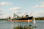 Hamburg, Okt 1992, AUSTRALIEN VENTURE der ANL Reederei(Bj1977, 39450twd) einlaufend. Hiess spter MSC NURIA und ist im Dez 06 nach Indien zum verschrotten verkauft worden.