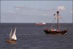 ... Fortsetzung. Aber wie das mit den Naturelementen so ist, der Wind reichte nicht aus, um die Elbe hinaufzukommen. Vielmehr schob die Elbstrmung das kleine Segelboot langsam mit dem Heck voran Richtung Nordsee, whrend die UBENA VON BREMEN mit Motorkraft daran vorbeizog. 18.08.2009