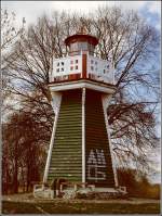 Der kleine hlzerne Leuchtturm Bunthaus Spitze steht an der Elbspaltung in Norder- und Sderelbe. Von 1914 bis 1977 war er in Betrieb. Scan eines Dias vom 13.04.2004.