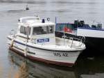 Eines der kleineren WSP-Boote: WS42 der Wasserschutzpolizei mit Hamburger Flagge liegt auf der Elbe in Lauenburg; 07.11.2009  