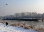 Schubverband bestehend aus NIEDERSACHSEN und Schubleichter HANNOVER 2 bei Eisgang auf dem unteren Schleusenkanal Geesthacht; 07.01.2010  