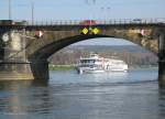 MS Grfin Cosel (Baujahr 1994, Lnge 75,1 m) Schsische Dampfschifffahrt, auf der Elbe kurz vor der Albertbrcke - Dresden, 25.03.2007
