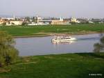 Das kleine Ausflugsschiff MS  Bad Schandau  (Baujahr 1987, Lnge 32,1 m) auf der Elbe bei Dresden-Briesnitz - 05.05.2006  