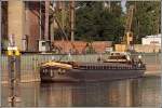 Das Binnenschiff LUCKAU mit Heimathafen Tangermünde am 11.08.2006 im Hafen Wittenberge an der Elbe.