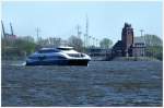 Elbe-City-Jet, ein Motor-Katamaran, die schnelle Verbindung von den Landungsbrcken nach Stadersand. Am 14.04.07