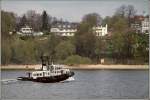Das Lotsenboot LOTSE 1 hat gerade seinen Liegeplatz am Seemannshft verlassen und fhrt zu seinem nchsten Einsatz auf der Elbe. Scan eines Dias aus dem Jahr 2004.