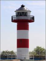 Das hier schon einmal vorgestellte Unterfeuer Lhe (siehe Bild ID 3869) hat inzwischen eine kegelfrmige Haube auf sein bisheriges Flachdach erhalten. 23.05.2012