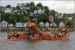 Eimerkettenbagger ODIN und Schlepper HEINRICH HBBE der HPA Hamburg Port Authority am 23.05.2013 auf der Elbe Hhe Blankenese. 