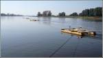 Die Pontons der Gierfhre Rbel. Durch die nderung der Ausrichtung der Fhre zur Strmung wird die Fhre ber den Fluss gezogen. Aufnahmedatum: 24.09.2007
