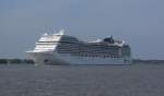 Die 294 m lange 2009 erbaute MSC Magnifica beim Einlaufen in Hamburg (höhe Blankenese) am 2.8.14 zu den Cruisedays