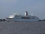 Die 1998 erbaute 175 m lange MS Deutschland beim Einlaufen in Hamburg (höhe Blankenese) am 2.8.14 zu den Cruisedays 