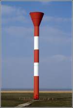 Die Richtfeuerstrecke Otterndorf ist seit 1986 in Betrieb. Hier ist der 52 hohe Turm des Oberfeuers zu sehen. Das Unterfeuer befindet sich mehr als 2600 m entfernt im Unterfeuer Belum. Scan eines Dias vom 30.03.2004.