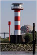 Die Richtfeuerstrecke Stadersand ist seit 1959 in Betrieb. Das im Vordergrund stehende Unterfeuer ist 22 m hoch, das 758 m dahinter stehende Oberfeuer ist 38 m hoch.
03.09.2014