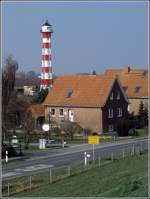 Der Turm des Oberfeuers Somfletherwisch ist 35 m hoch und seit 1907 in Betrieb. Gemeinsam mit dem Unterfeuer Mielstack bildet es eine Richtfeuerstrecke. Scan eines Dias vom 30.03.2004.