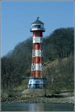 Der Turm des Unterfeuers Wittenbergen ist 30 m hoch. Scan eines Dias vom 03.04.2005.