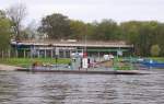 Die Gierseilfhre  Fhre Breitenhagen , Elbe-Km 287,2 am 29.04.2005. Im Hintergrund liegt das Museums- und Restaurantschiff  Marie Gerda , ein ehemaliger Elbe-Schleppkahn.