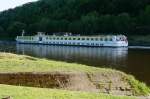 Flusskreuzfahrtschifff KFGS SAXONIA, Basel (ENI 07001736) am Abend des 13.05.2015 auf der Elbe bei Schmilka in Richtung Hrensko (Herrnskretschen) / Tschechien  