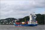 Ein Containerschiff auf dem Weg zur Nordsee vor Blankenese. 12.8.2005 (Jonas)