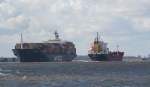 Hamburg a 4.April 06 - Die Elbe bei Teufelsbrck bot damals den Anblicke der den Tanker LIBELLE der Bremer Carl Bttner Reederei passierenden MSC LEVINA(Bj 1989,36.420BRT). 
