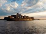 Die NYK Vesta, IMO:9312808,  verlässt am 07.08.2015 den Hamburger Hafen...
