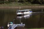 Die  Lilienstein  pendelte als Fährboot am 24.09.2015 zwischen Bahnhof Bad Schandau und Stadt Bad Schandau hin und her. Hier legt das Boot gerade am Bahnhof in Bad Schandau an.