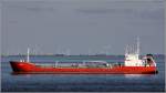 Die 1999 gebaute VERDI (IMO 9157002) liegt am 30.09.2015 Hhe Cuxhaven auf Reede und wird vom dahinter liegenden Bunkerboot ANITA betankt. Die VERDI ist 94 m lang, 12,5 m breit, hat eine GT/BRZ von 2.195 und eine DWT von 3.079 t. Heimathafen ist St. John's (Antigua and Barbuda). 